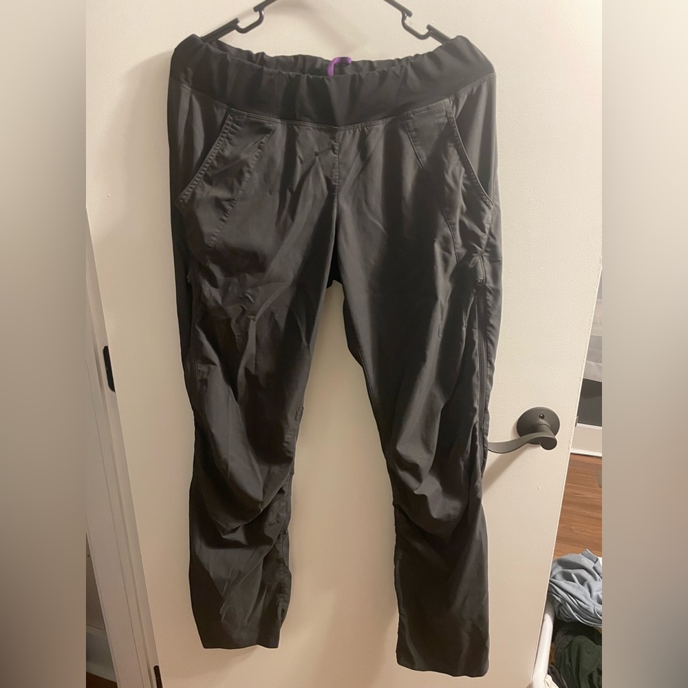 Arcteryx grey outdoor pants size M stretch waistband